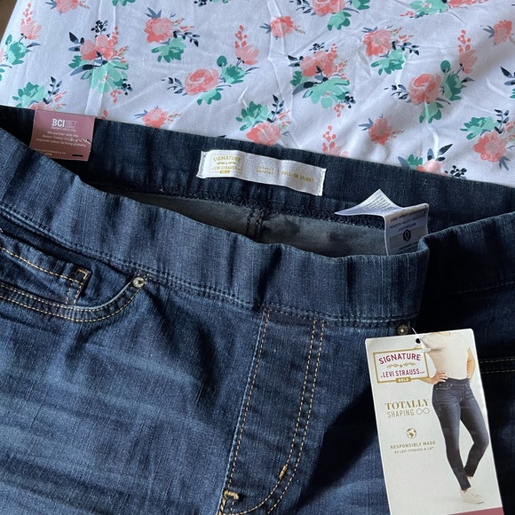 Signature by Levi pull on Jeans sz 16 hi waist - Picture 3 of 5